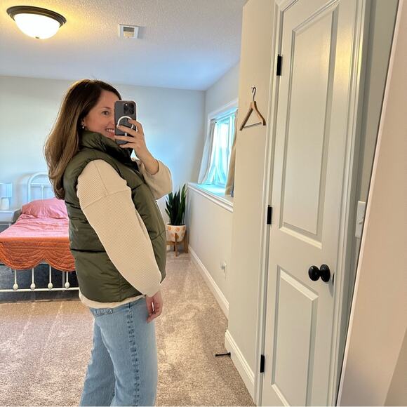NWT Old Navy Green Puffer Vest Medium Tall - Picture 2 of 10
